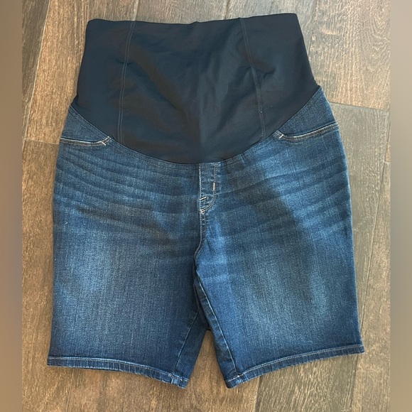 Ingrid & Isabel Pants - NWOT Isabel Maternity Denim Bermuda Shorts